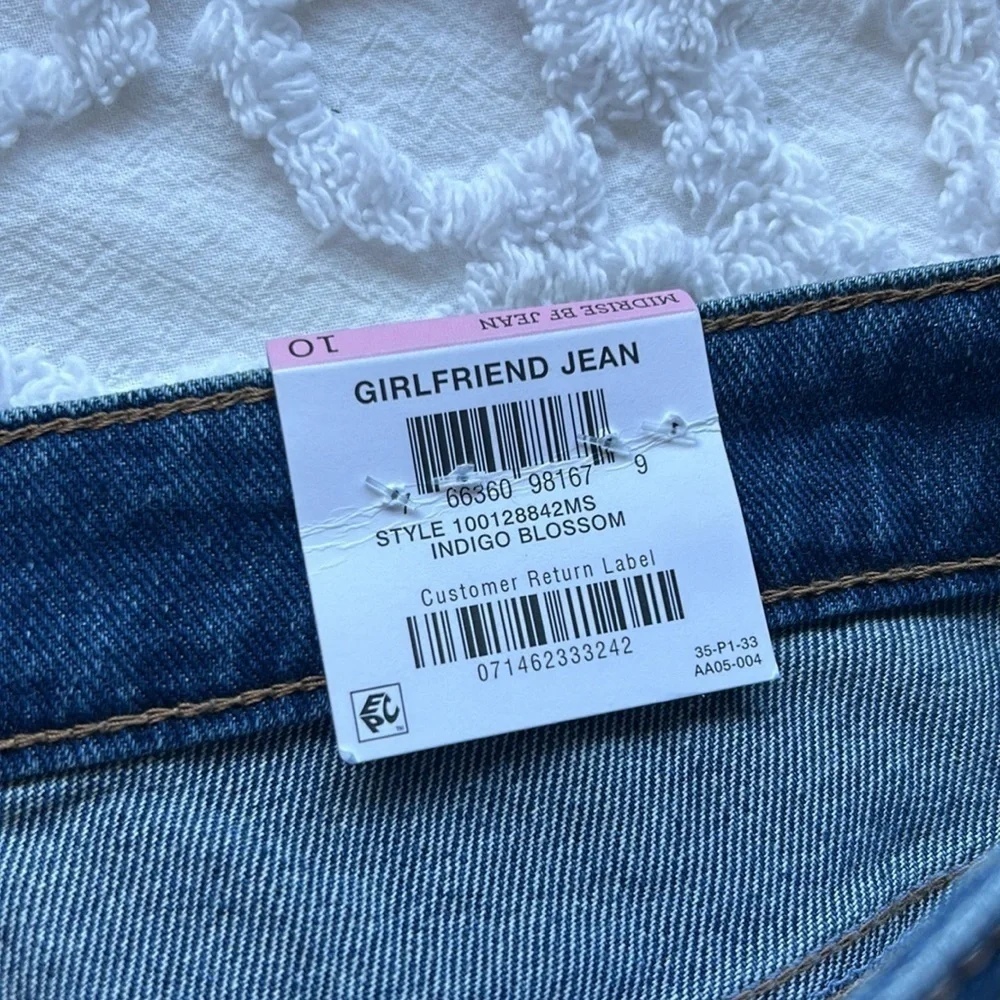 NWT Style & Co Curvy Girlfriend jeans, women’s size 10. Blue, slight distress.